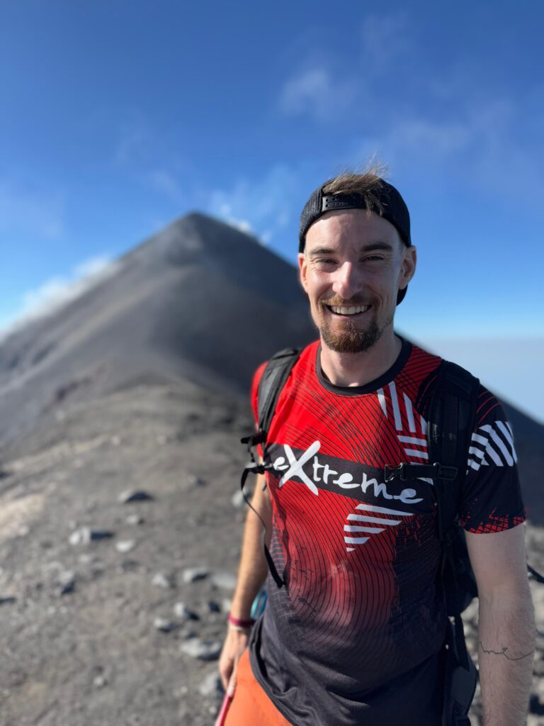 CORRIENDO HACIA EL VACÍO: Mi aventura de ultradistancia por el mundo.